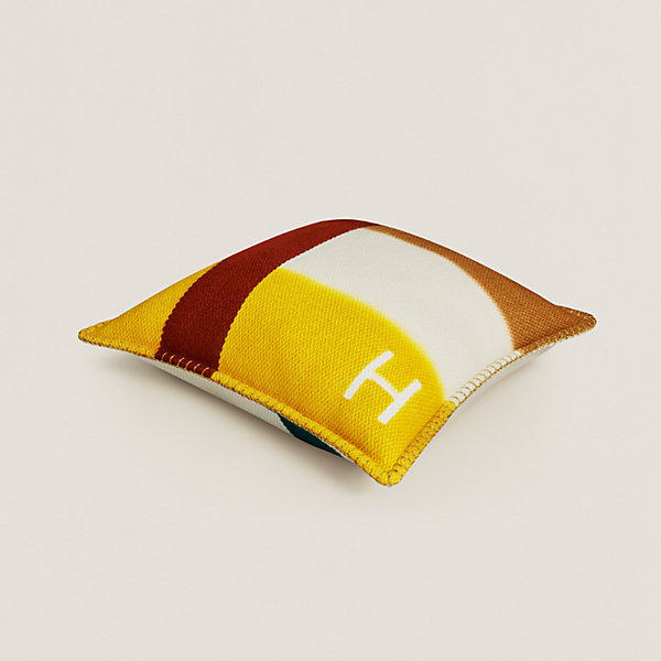 H Dye pillow | Hermès Denmark